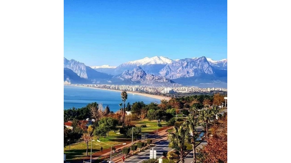 Konyaaltı Caddesi ve Atatürk Parkı