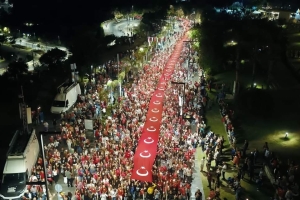 Varyantta Cumhuriyet İçin Fener Alayı