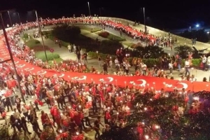Varyantta Cumhuriyet İçin Fener Alayı