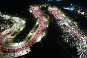 Varyantta Cumhuriyet İçin Fener Alayı