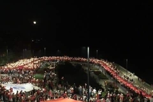 Varyantta Cumhuriyet İçin Fener Alayı