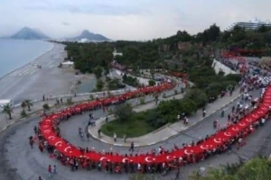 Varyantta Cumhuriyet İçin Fener Alayı