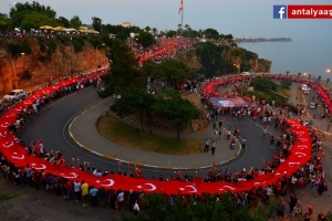 Varyantta Cumhuriyet İçin Fener Alayı