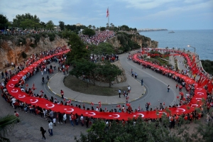 Varyantta Cumhuriyet İçin Fener Alayı