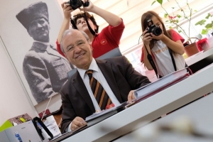 Alnımızda "Öğretmen" mi Yazıyor?