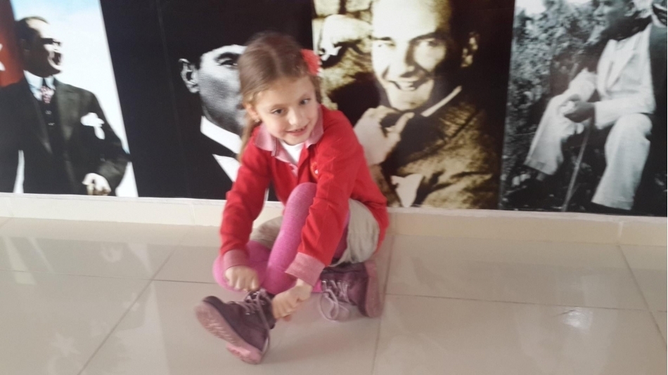 Almiranın Ayakkabı Bağları