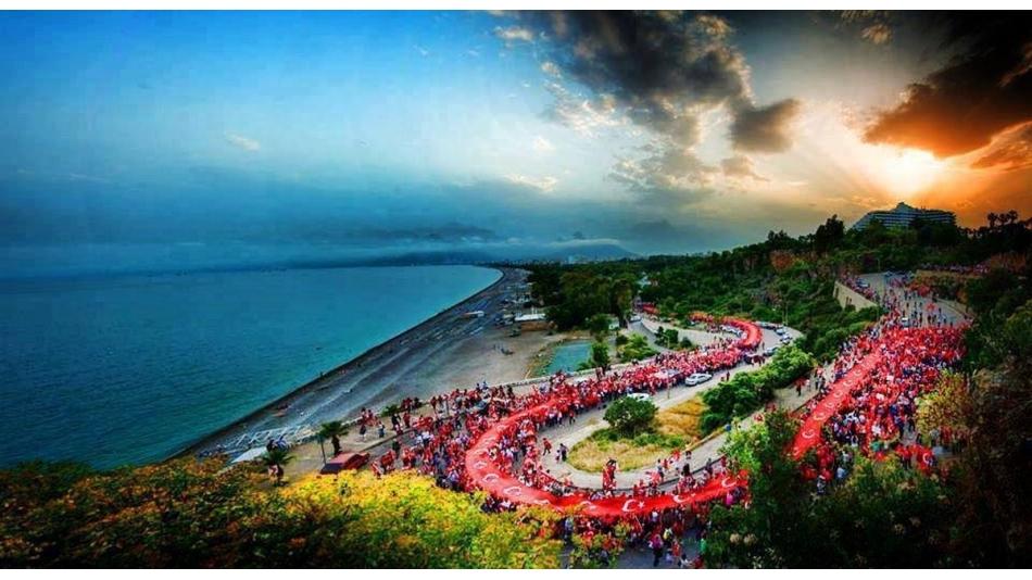Varyantta Cumhuriyet İçin Fener Alayı